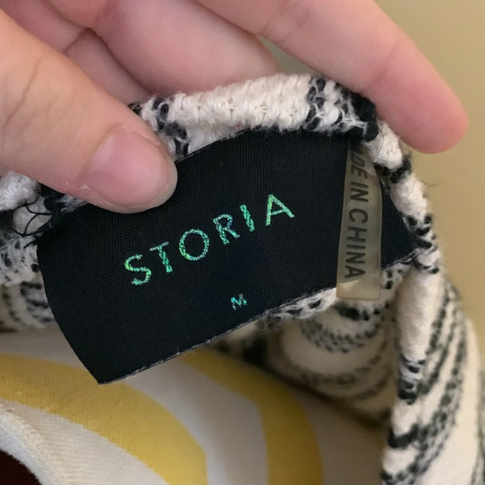 Women’s Juniors Storia White Black Stripes Crop Crewneck Oversized Sweater M - Picture 7 of 7